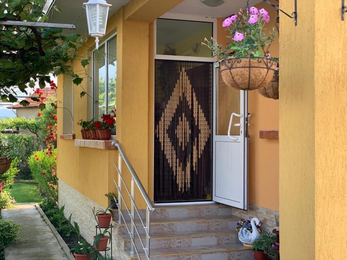 Вила в с. Габарево, Долината на Розите. Gabarevo Екстер'єр фото